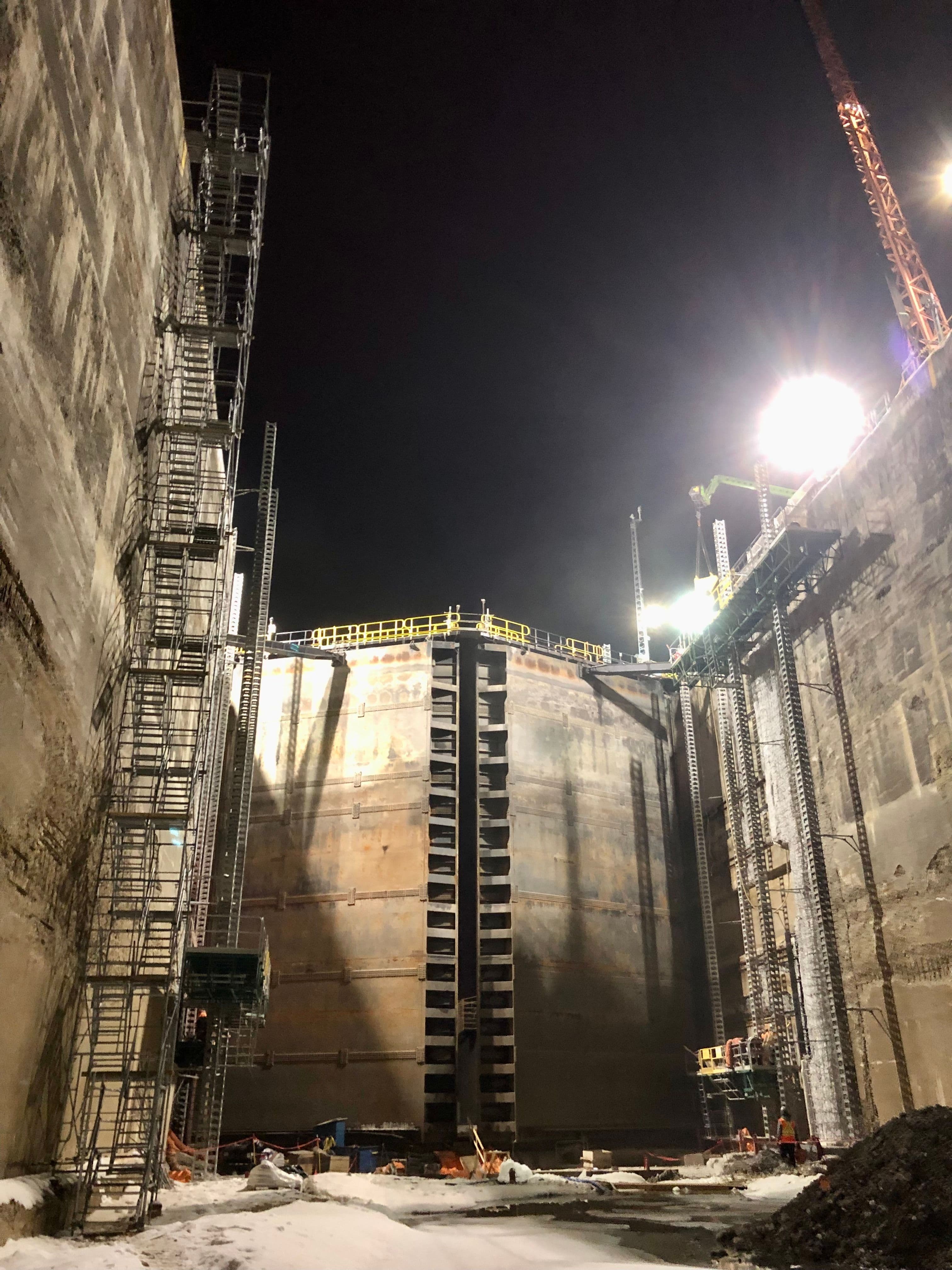 Travaux de réparation du béton aux Écluses de Beauharnois réalisés en conditions hivernales, incluant murs et structures existantes par CSL Ltée